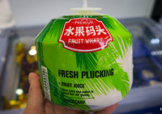 Fresh coconut juice, an absolute trend and must-have product in China and Souhteast Asia. This product is from XianFeng Fruit Company.